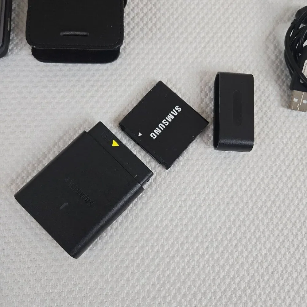 Vintage Samsung Instinct SPH-M800 Phone Bundle Sprint Black